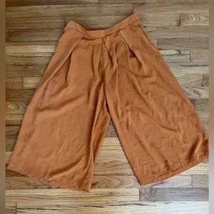 Pleated gaucho shorts